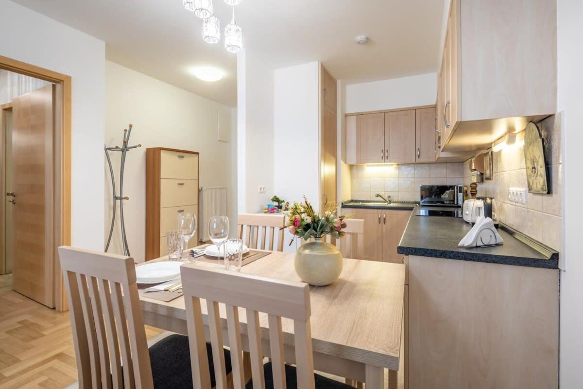 Homey Apartment With Ac And Balcony Budapesta Exterior foto